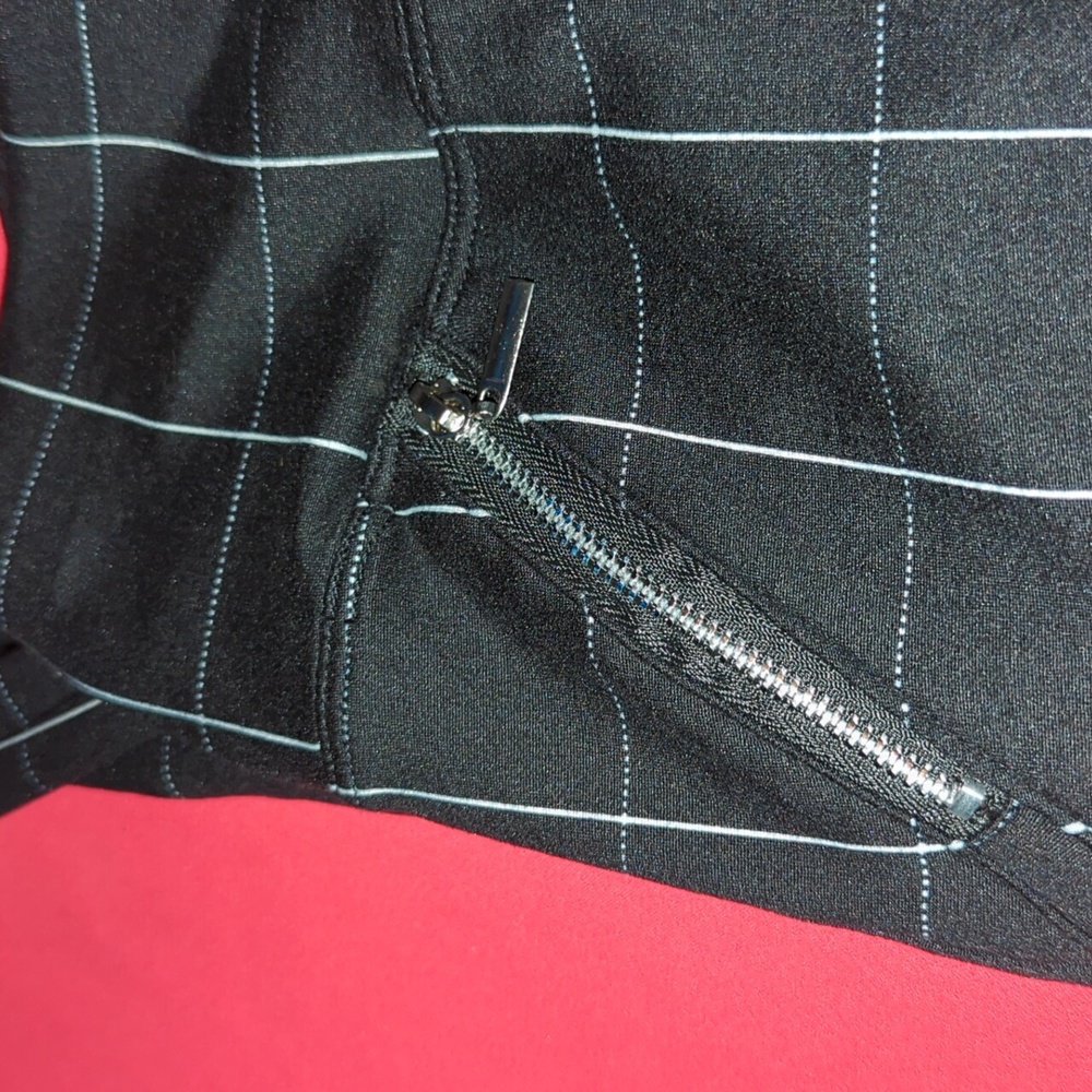 SWS ESSENTIALS Zipper Pocket Legging Small NWT - Picture 9 of 14